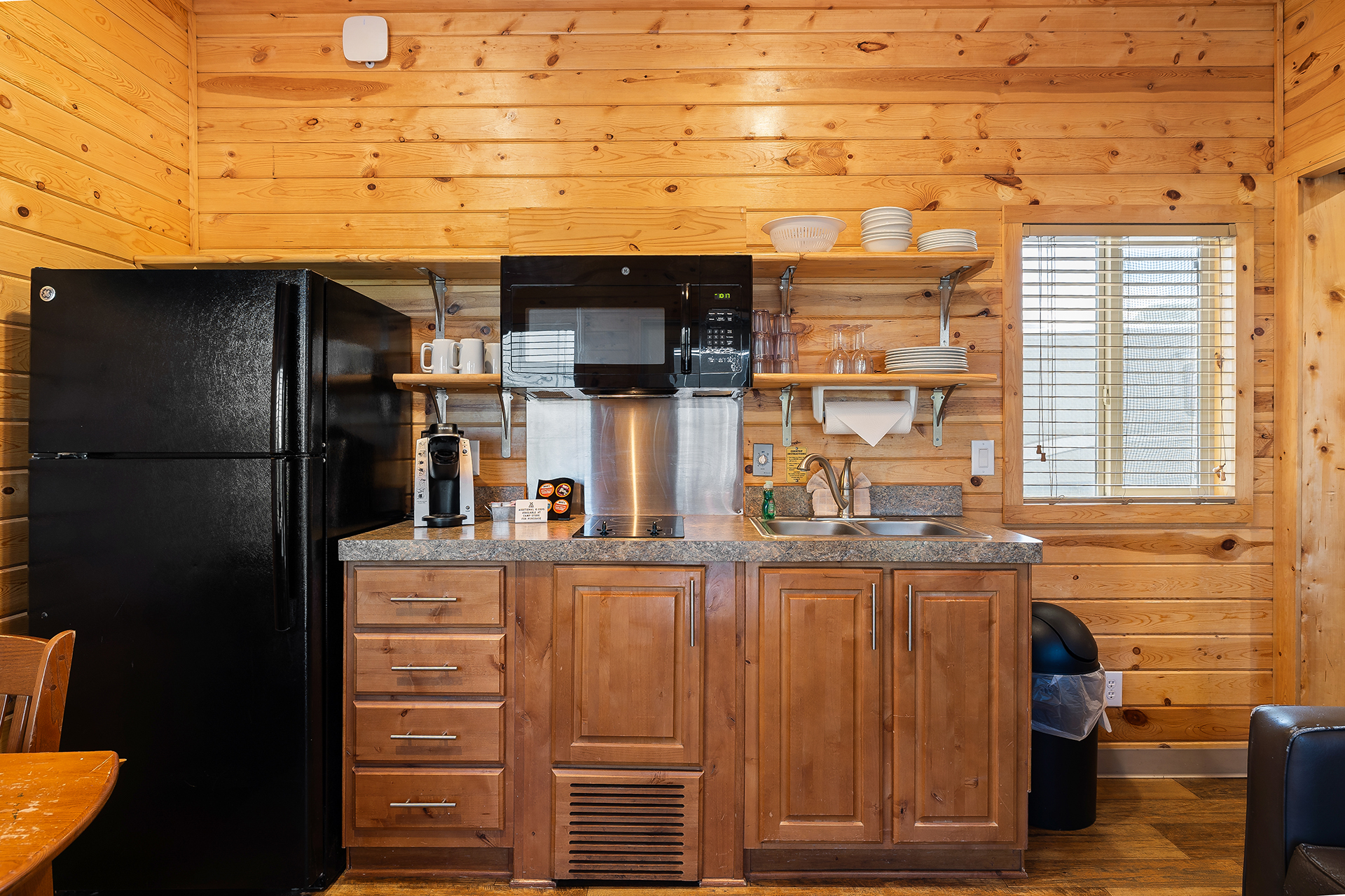 DC06_Deluxe Cabin, 2 Room (Full Bath with Tub & Shower) - Sleeps 8_Kitchen