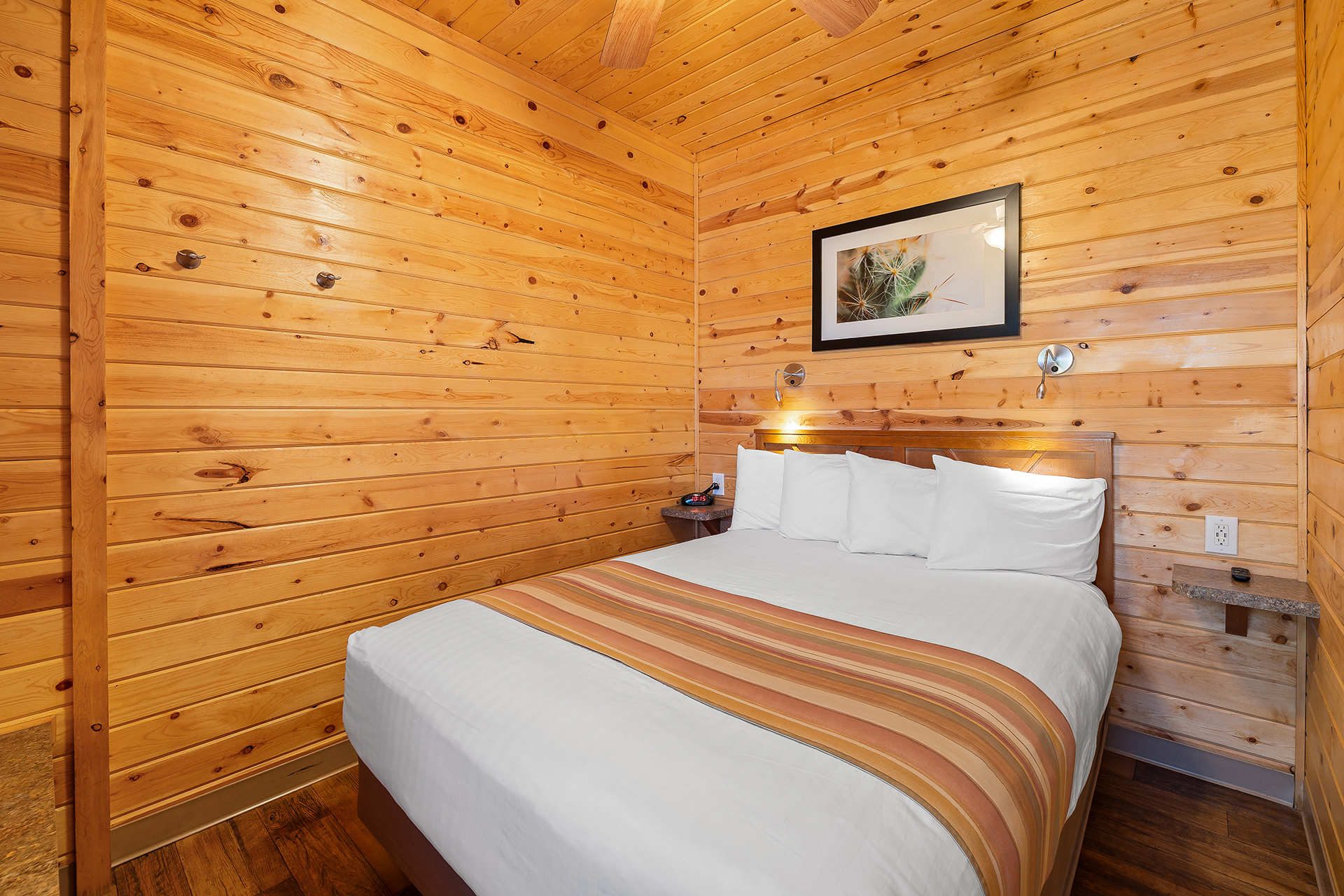 DC06_Deluxe Cabin, 2 Room (Full Bath with Tub & Shower) - Sleeps 8_Queen