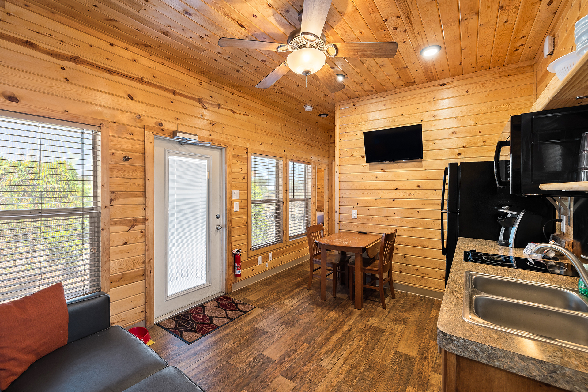 DC06_Deluxe Cabin, 2 Room (Full Bath with Tub & Shower) - Sleeps 8_Full Living Space
