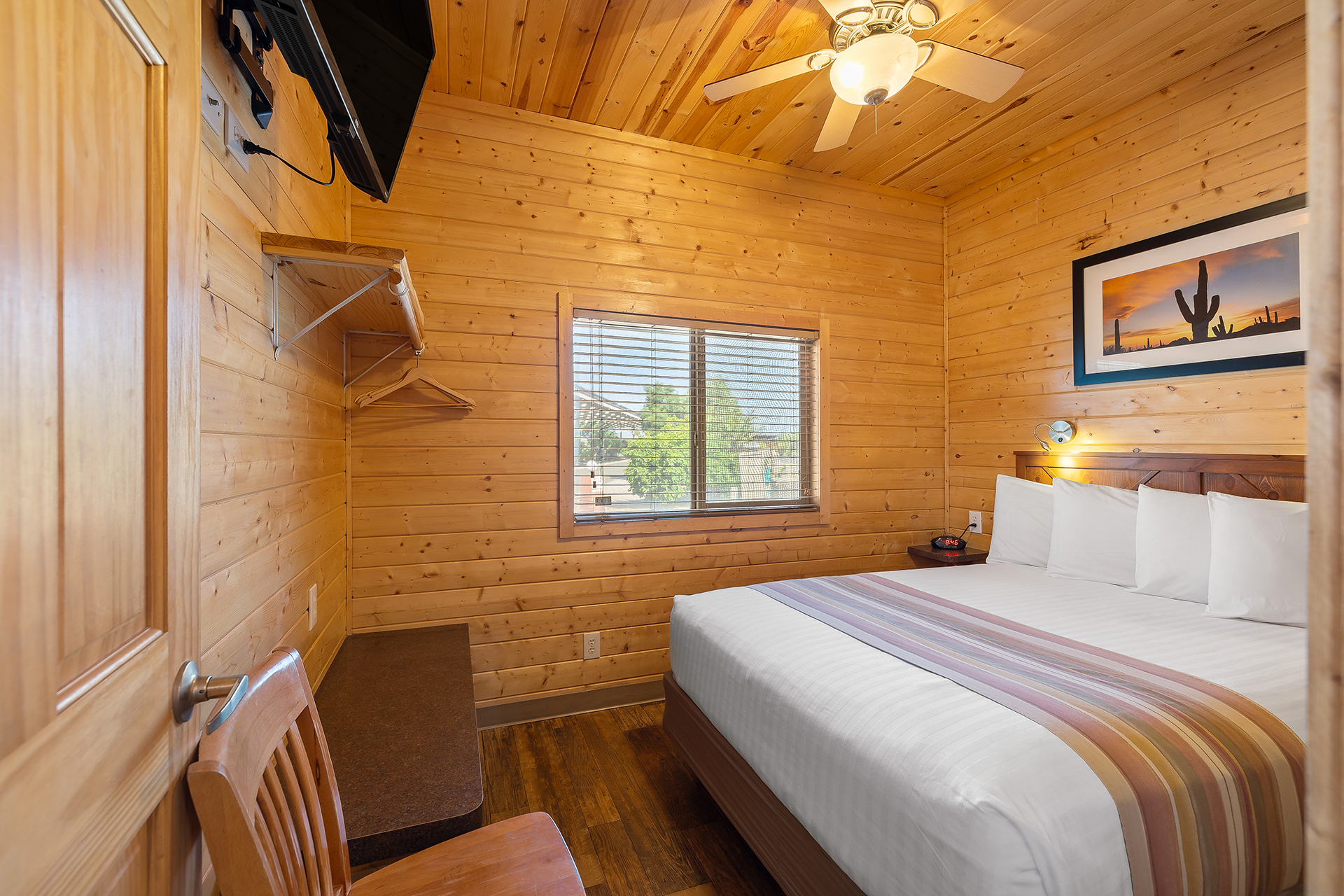 DC01_Deluxe Cabin, 2 Room (Full Bath with Tub & Shower) - Sleeps 6_Queen