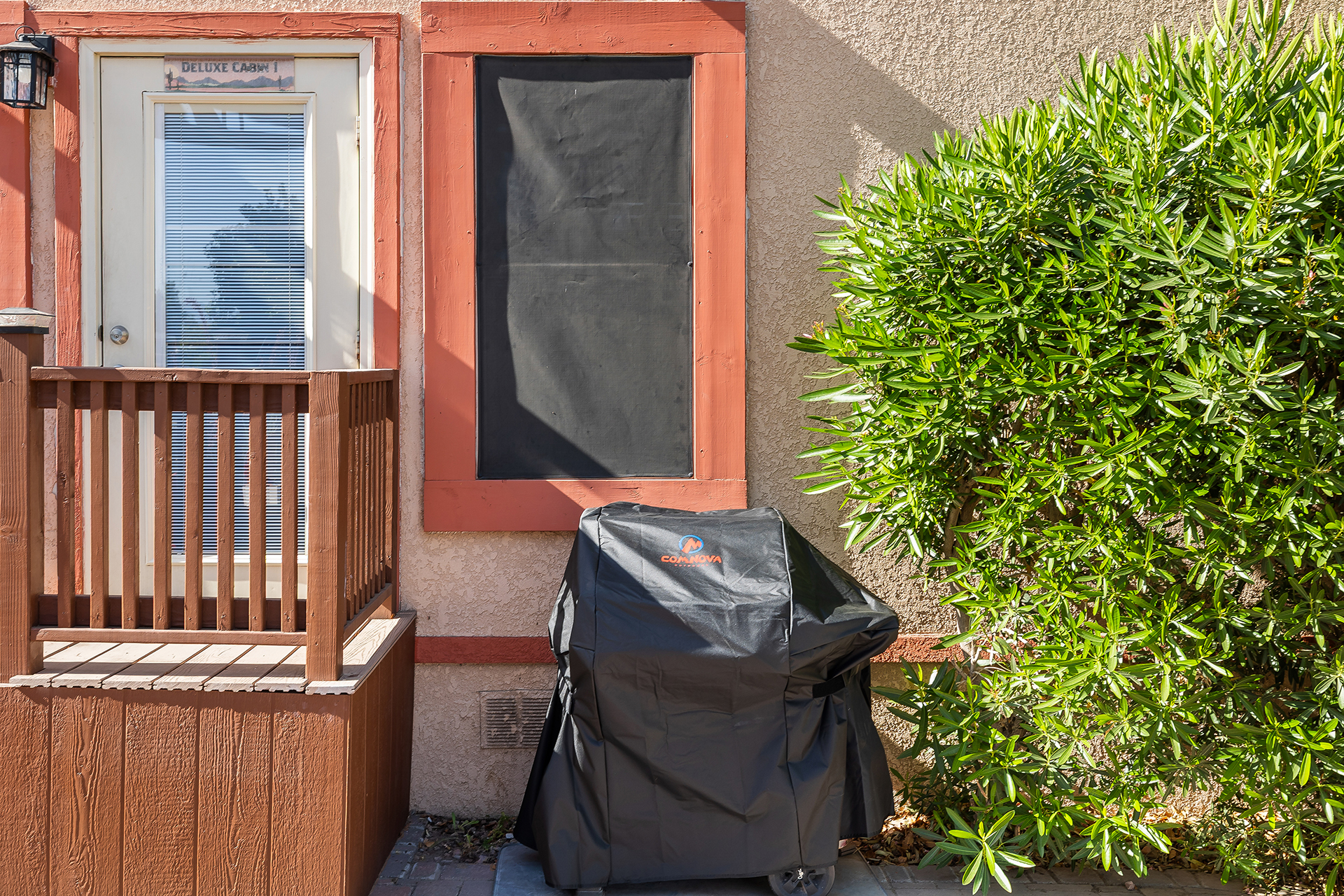 DC01_Deluxe Cabin, 2 Room (Full Bath with Tub & Shower) - Sleeps 6_Grill