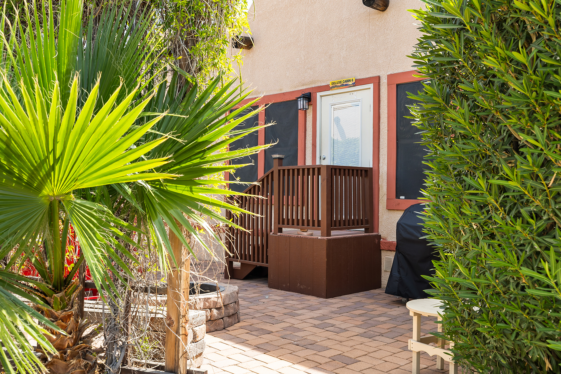 DC06_Deluxe Cabin, 2 Room (Full Bath with Tub & Shower) - Sleeps 8