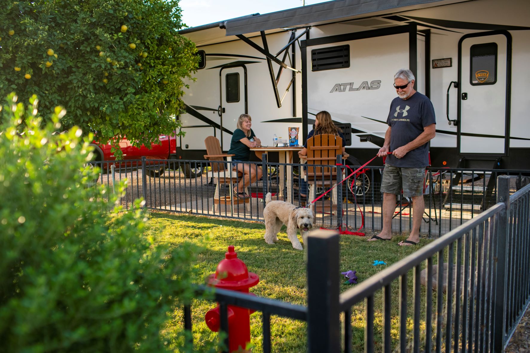 RV - Pull-thru Paw Pen Site