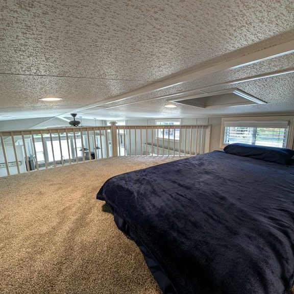Queen Loft (4)