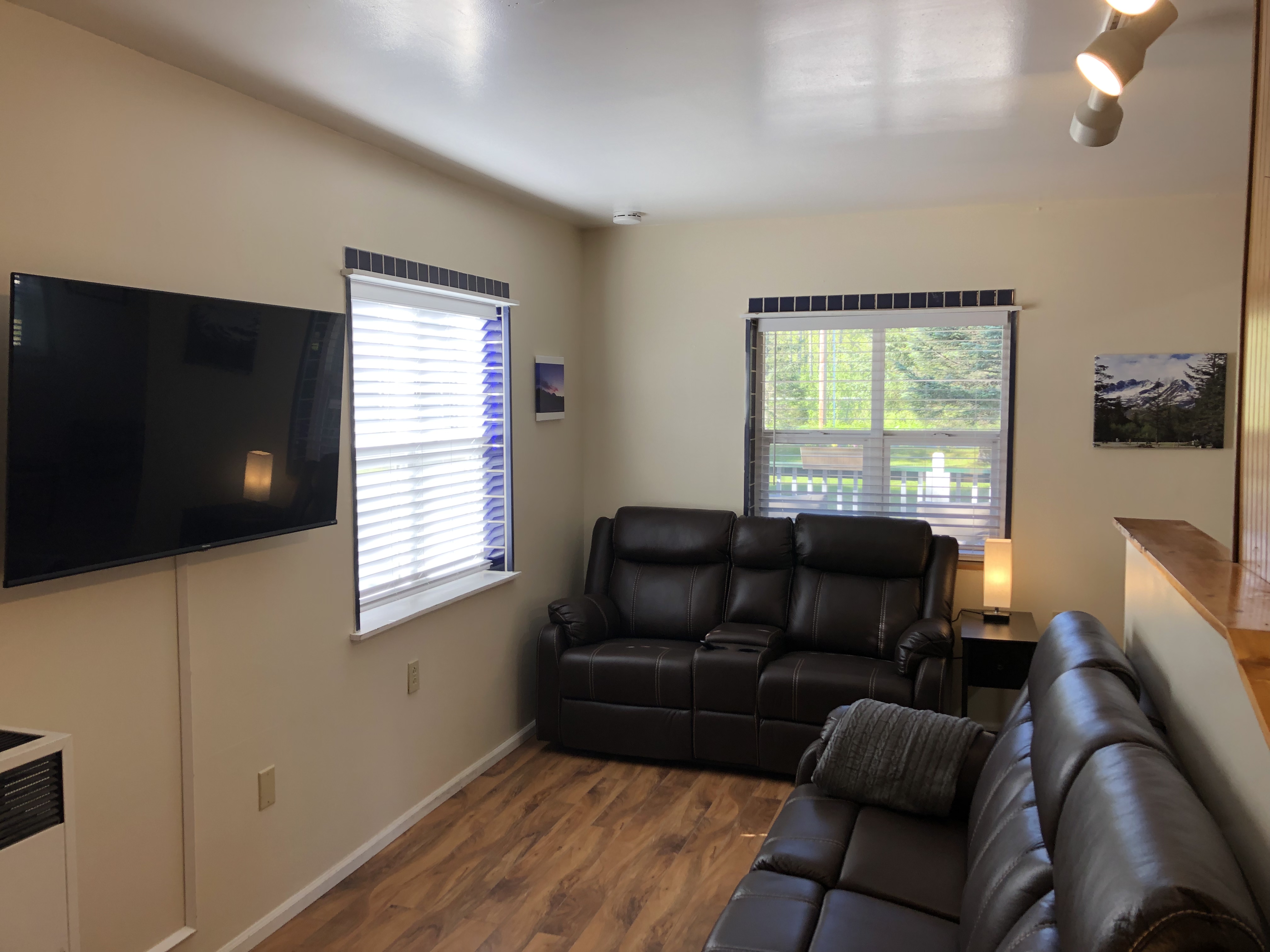 Chalet Livg Rm TV Rotates