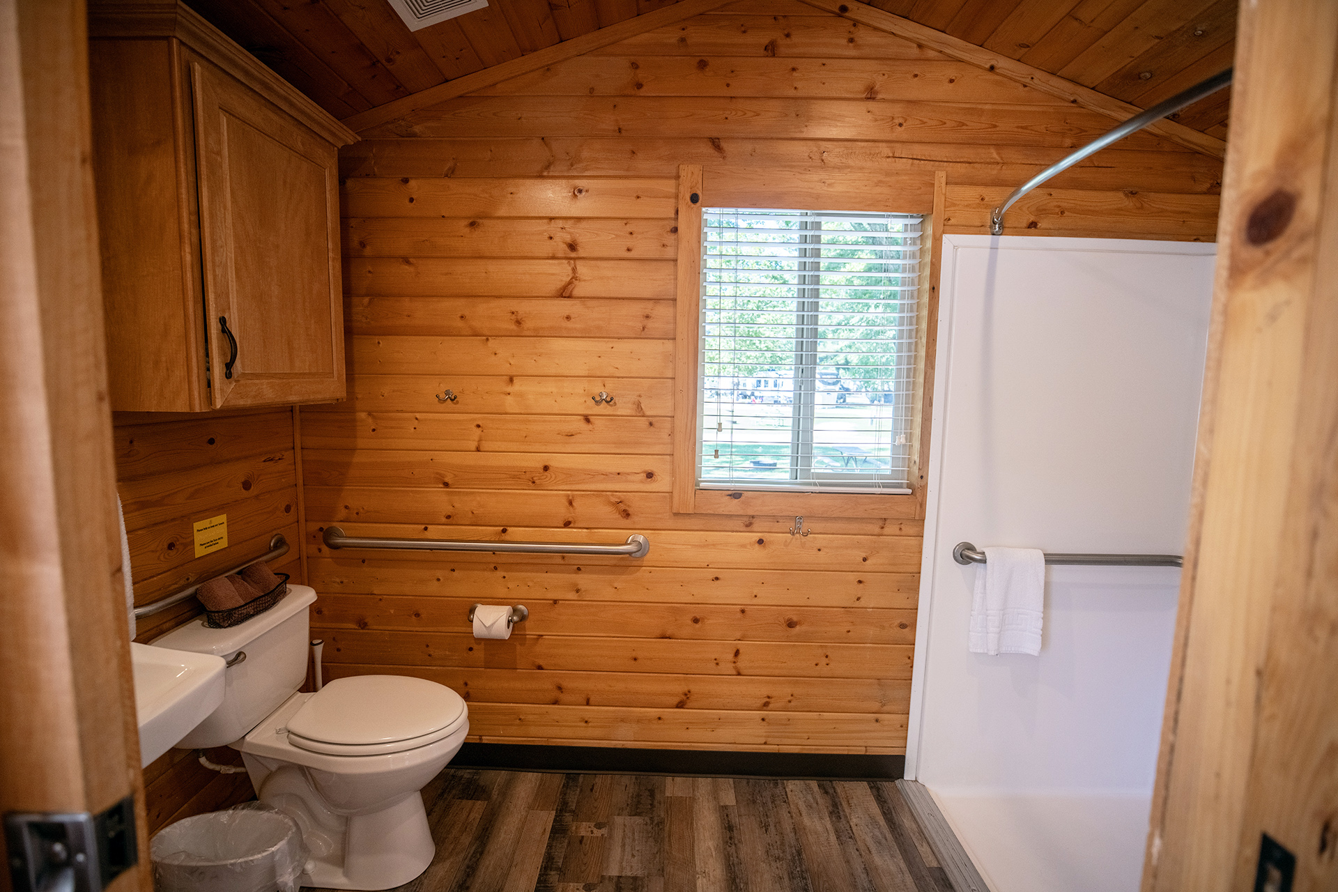DC706 - Deluxe Cabin, 1 Room with Patio - Accessible