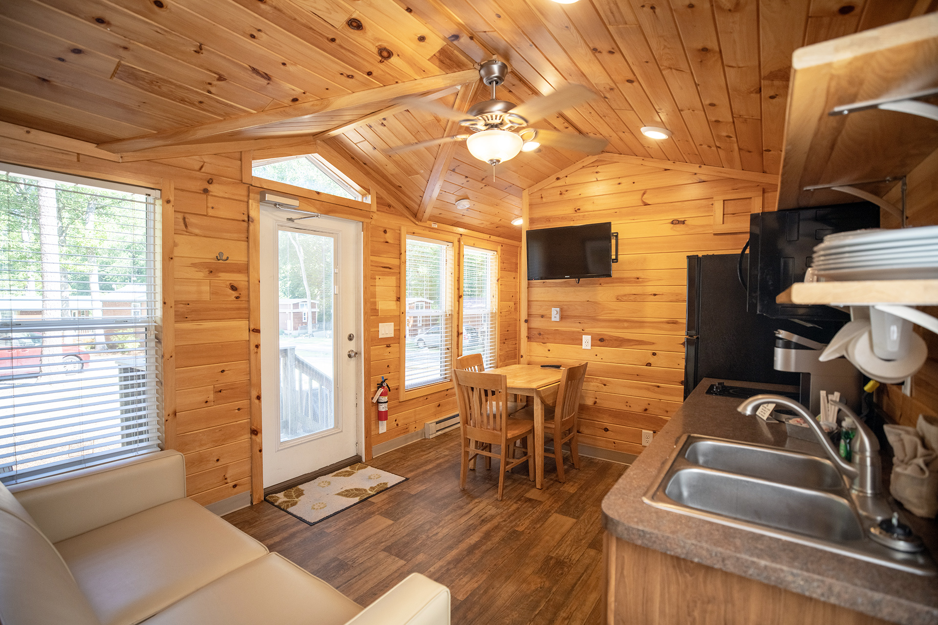 DC722 - Deluxe Cabin, 2 Room with Patio