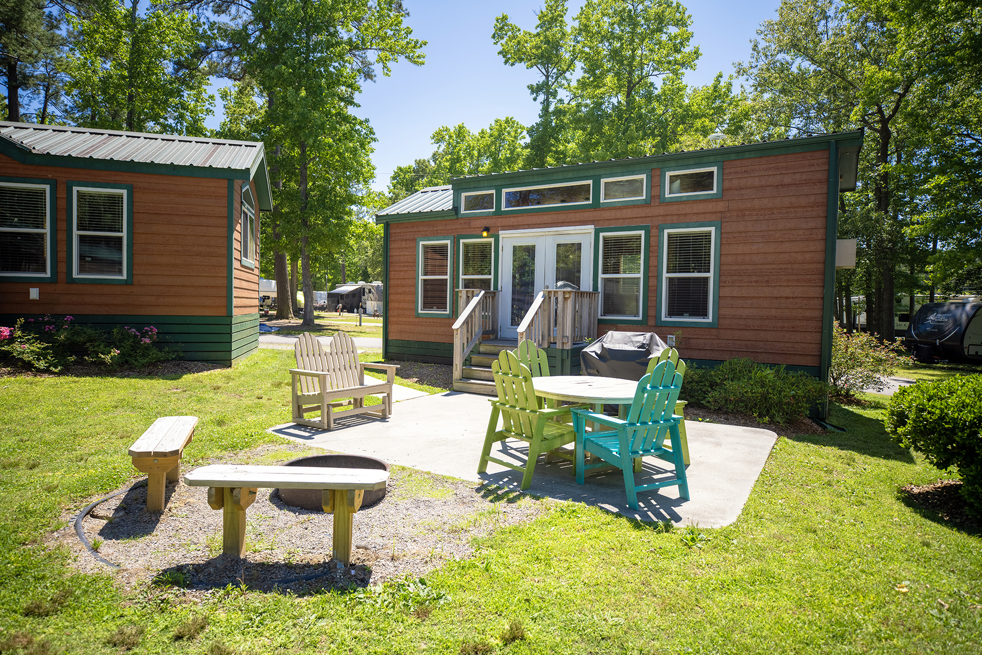 DC711 - Deluxe Cabin, 2 Room with Loft & Patio