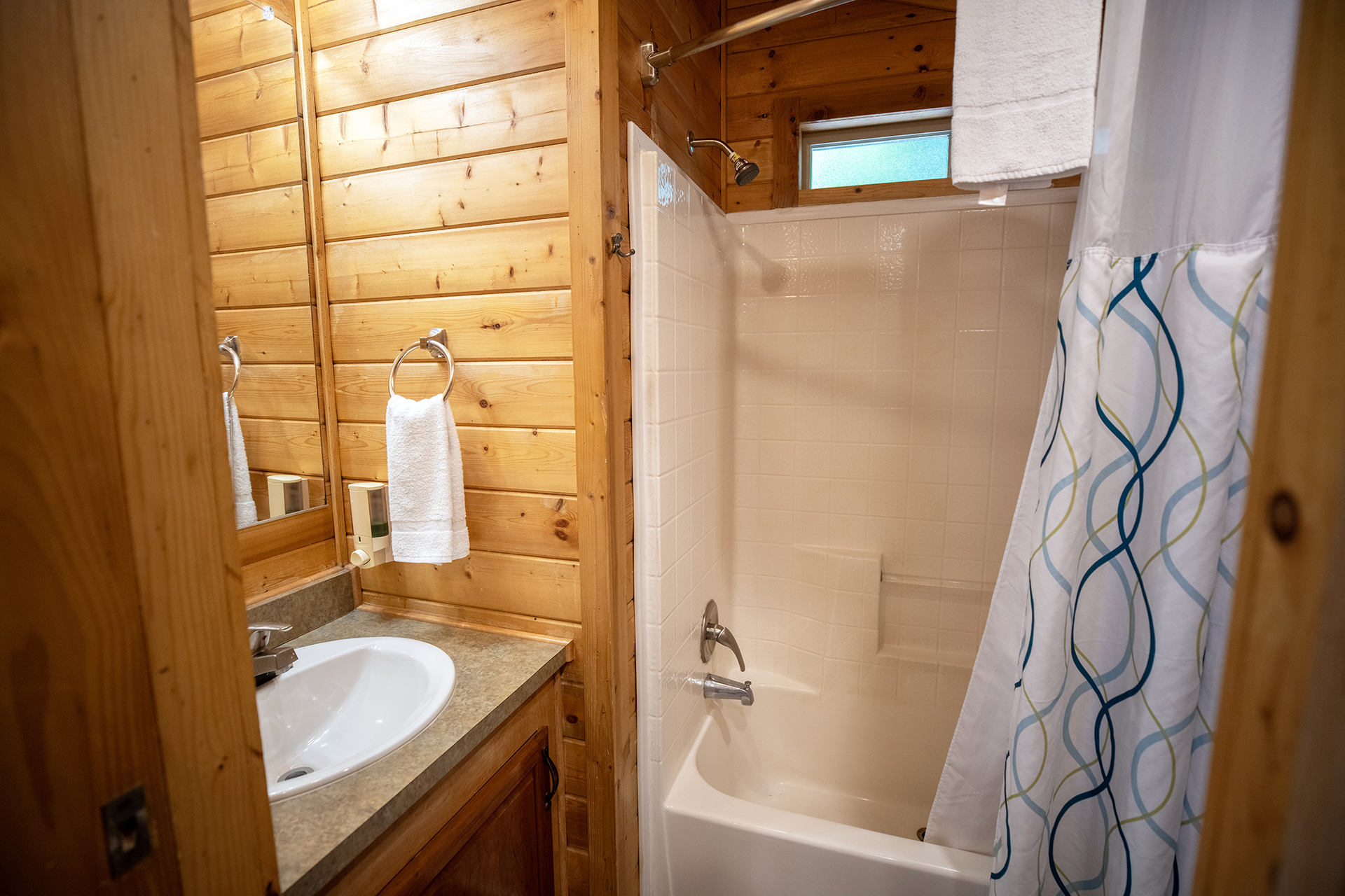 DC708 - Deluxe Cabin, 2 Room with Patio