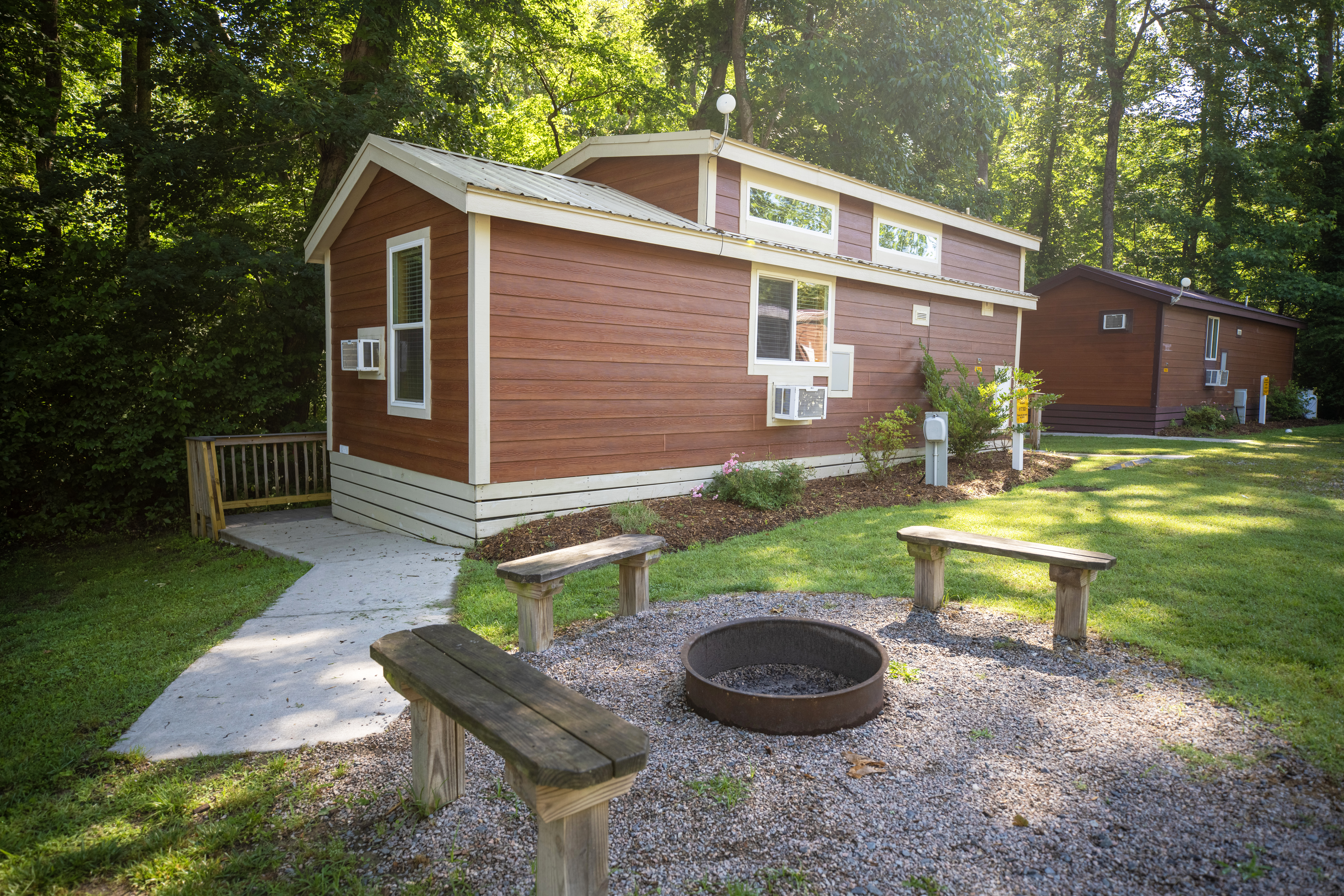 DC730 - Deluxe Cabin, 1 Room with Loft & Patio - Accessible