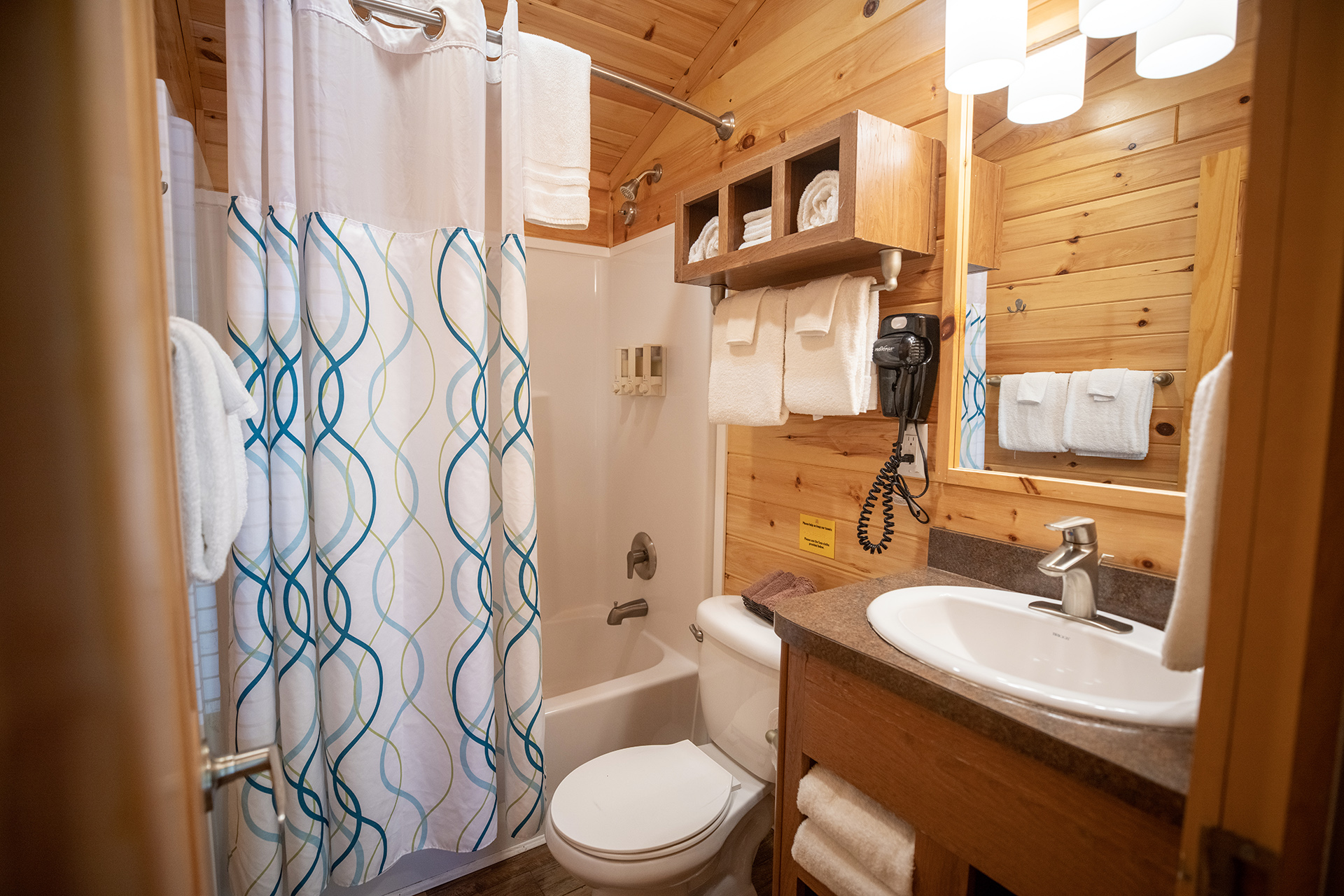 DC722 - Deluxe Cabin, 2 Room with Patio