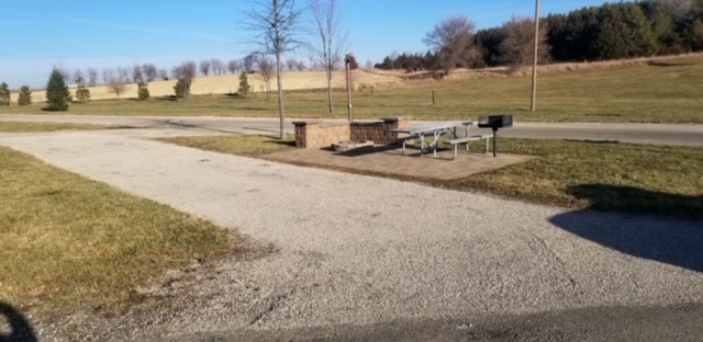 DELUXE PATIO SITE PULL THROUGH FULL HOOK UP