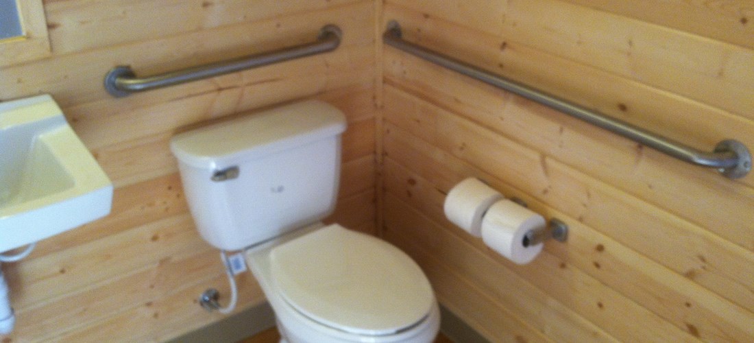 DELUXE CABIN Bathroom View 1