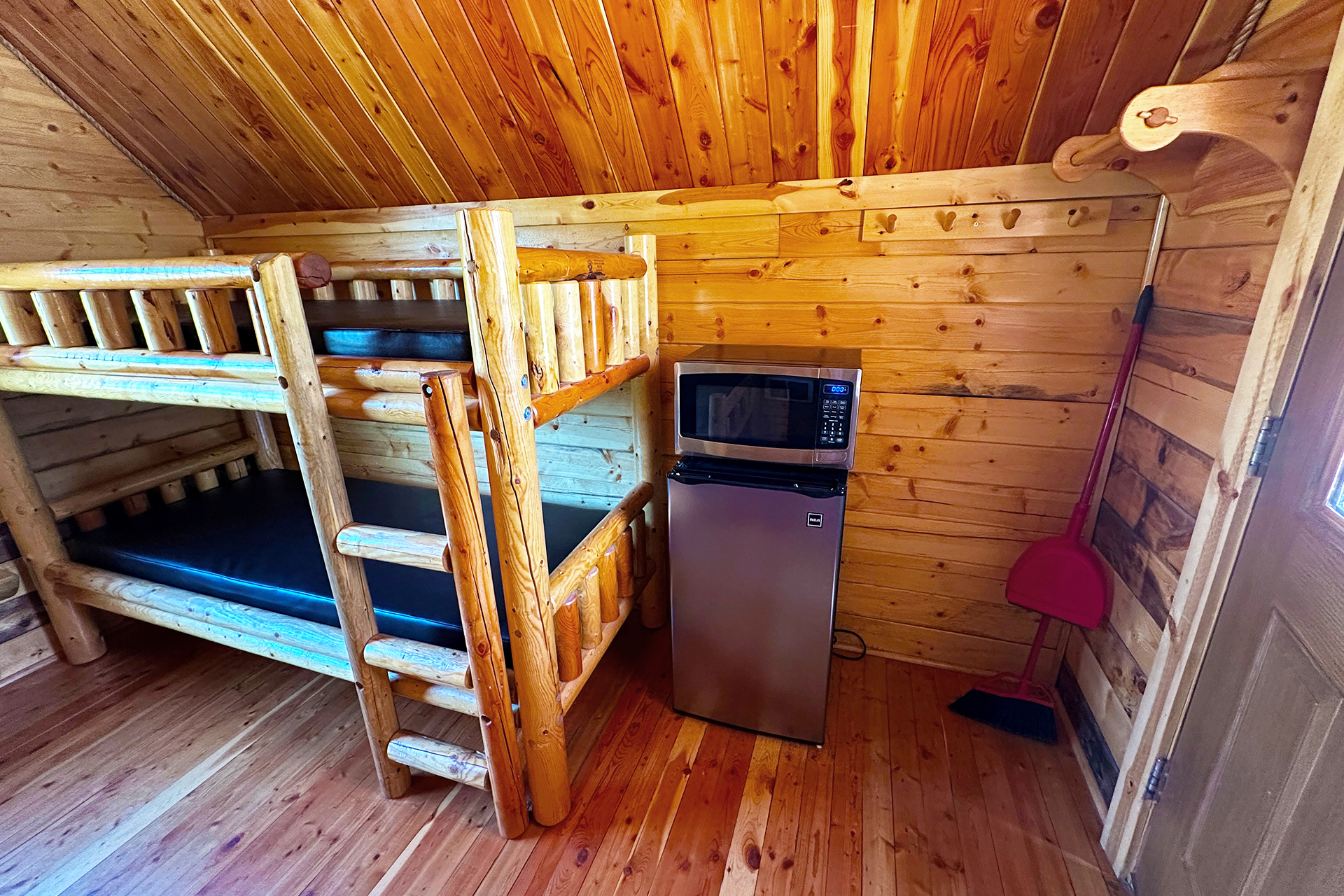 K17 - Camping Cabin, 1 Room Deluxe (No Bathroom) - Sleeps 4