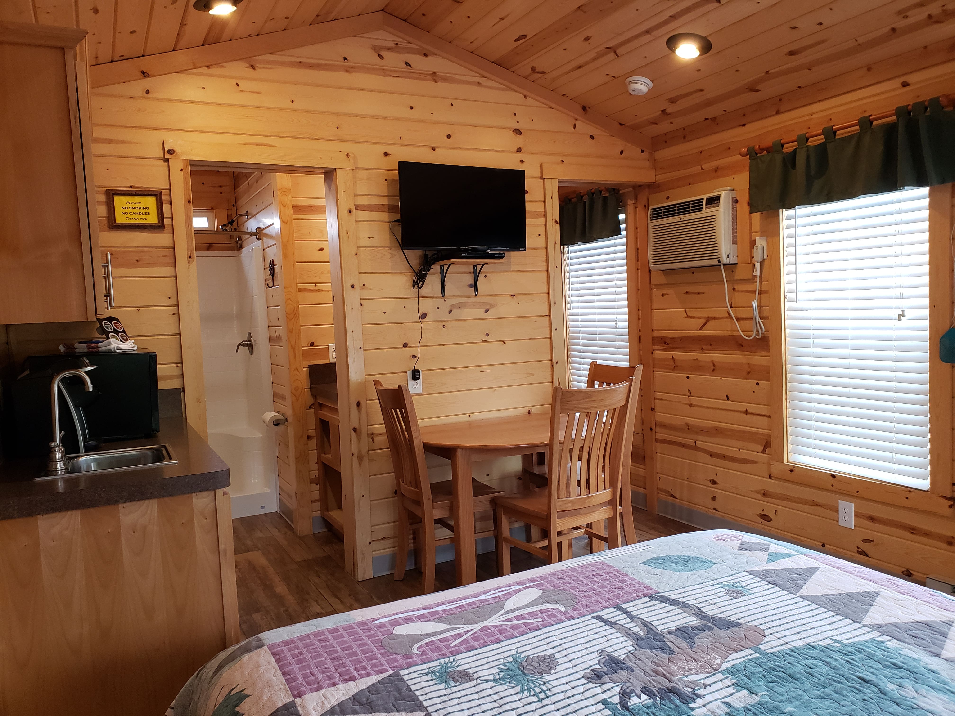 Deluxe Kitchen Dinette view