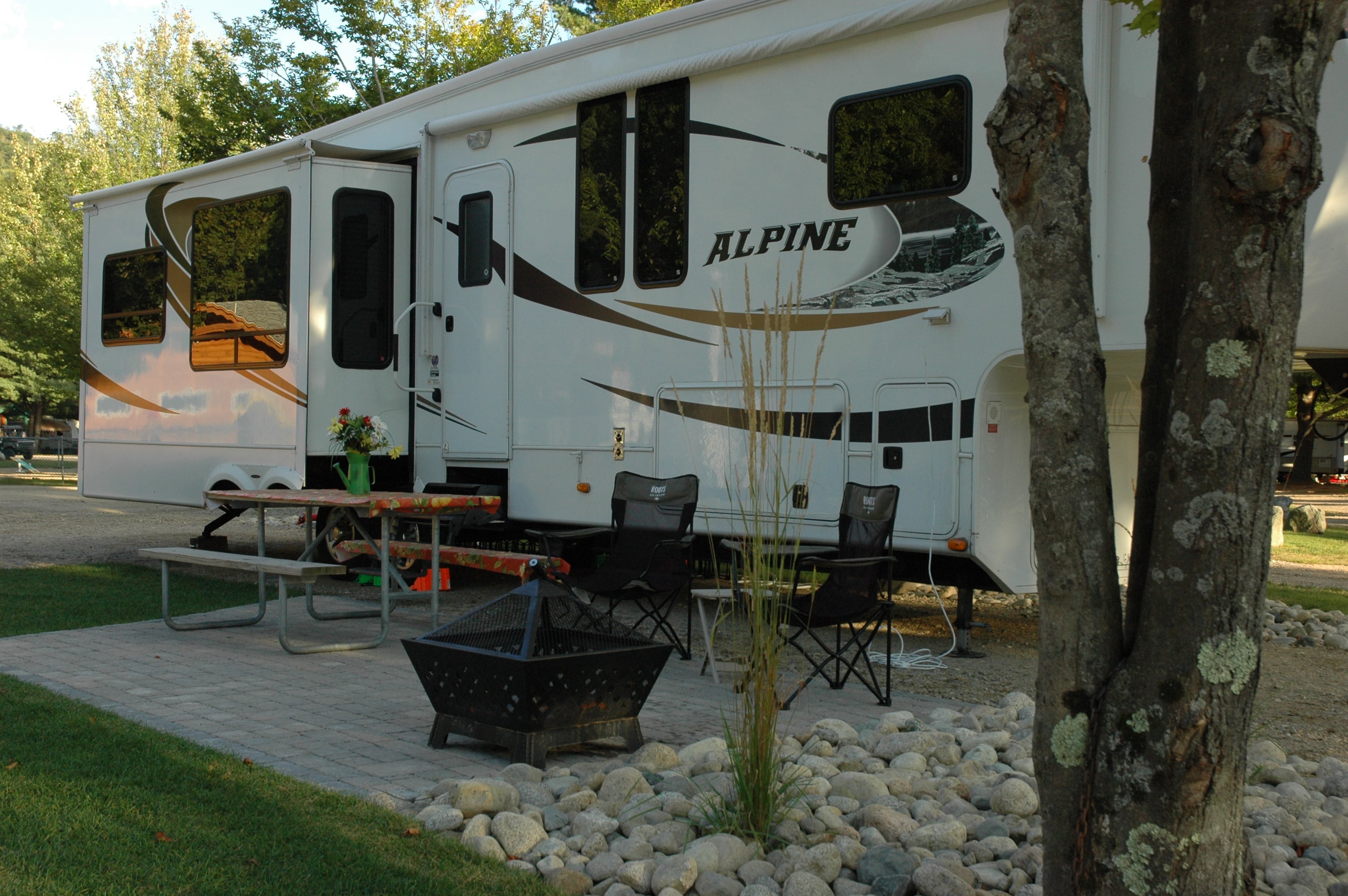 Full hook-up patio site
