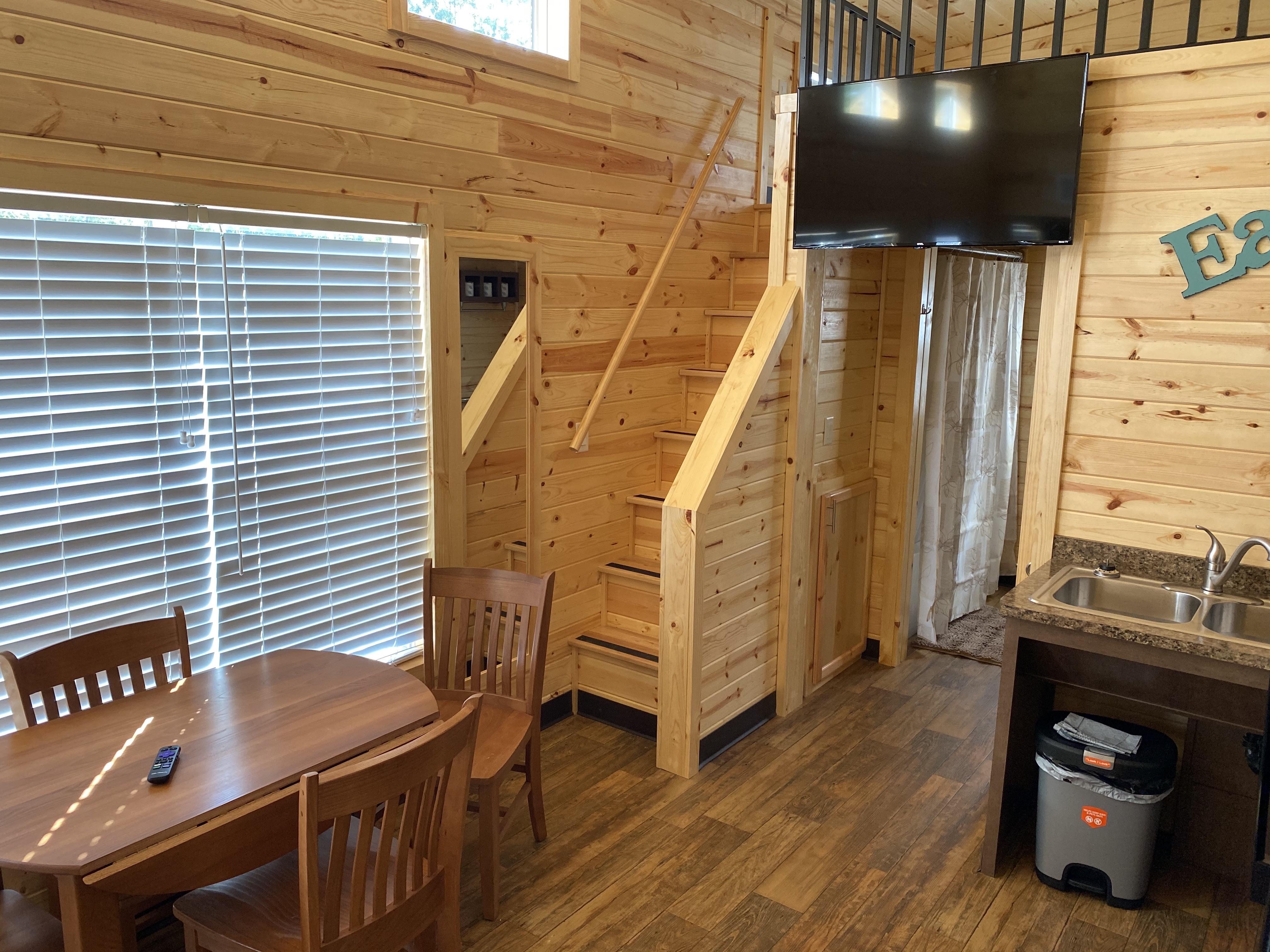 Handicap Friendly Deluxe Cottage Living Room