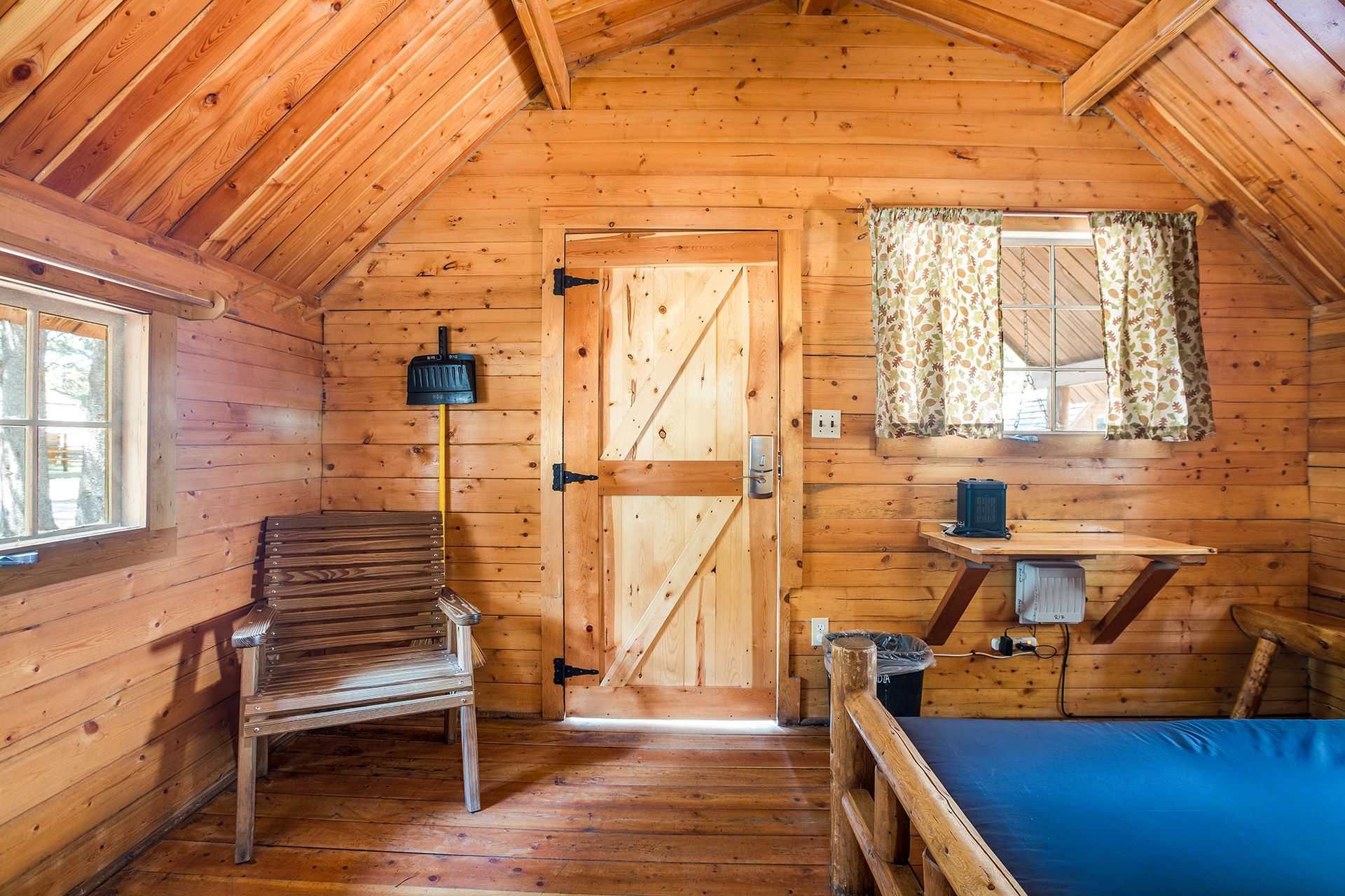 CC217 - Camping Cabin, 2 Bedroom (No Bathroom) – Sleeps 6
