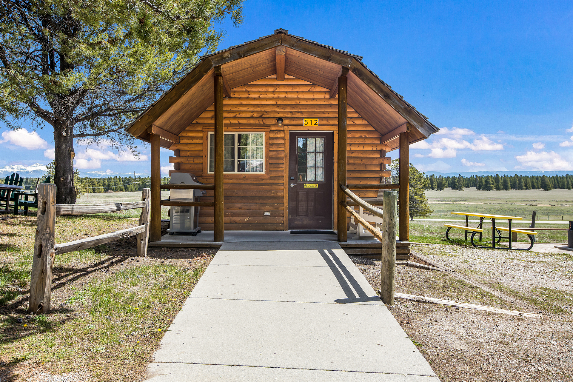 DC512 - Deluxe Cabin, 2 Bedroom Double+BB (Full Bath with Shower) – Sleeps 4