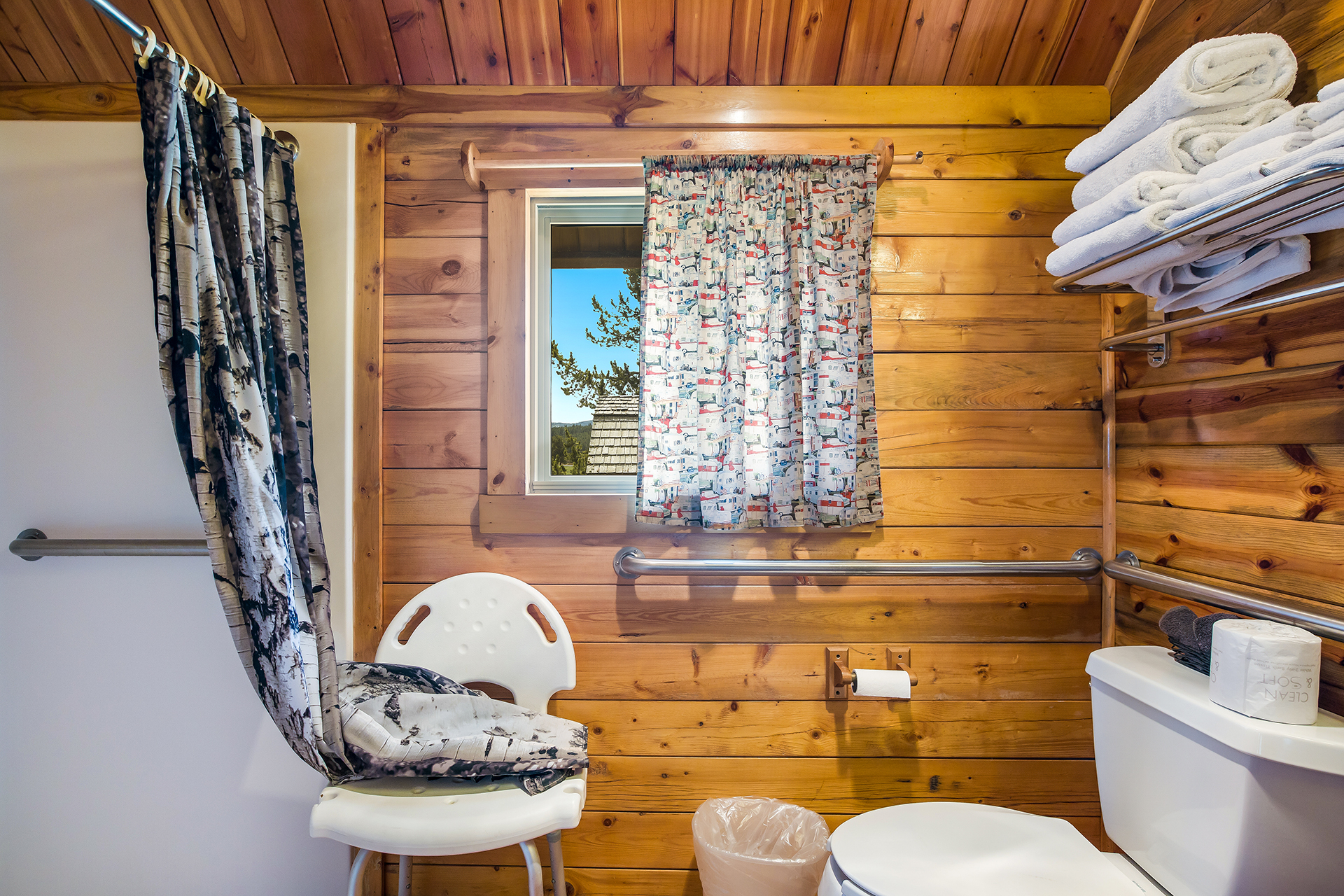 DC512 - Deluxe Cabin, 2 Bedroom Double+BB (Full Bath with Shower) – Sleeps 4