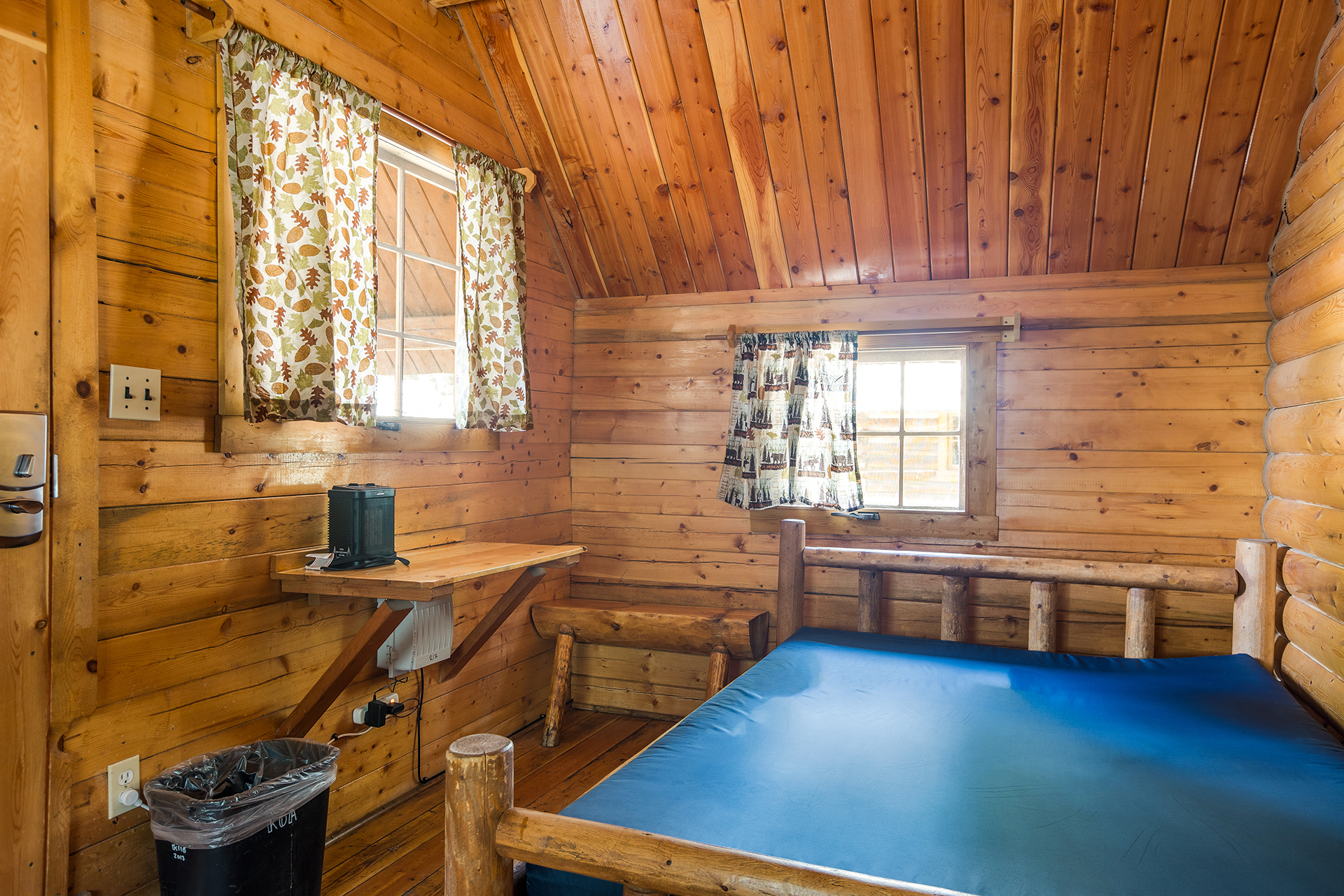CC217 - Camping Cabin, 2 Bedroom (No Bathroom) – Sleeps 6