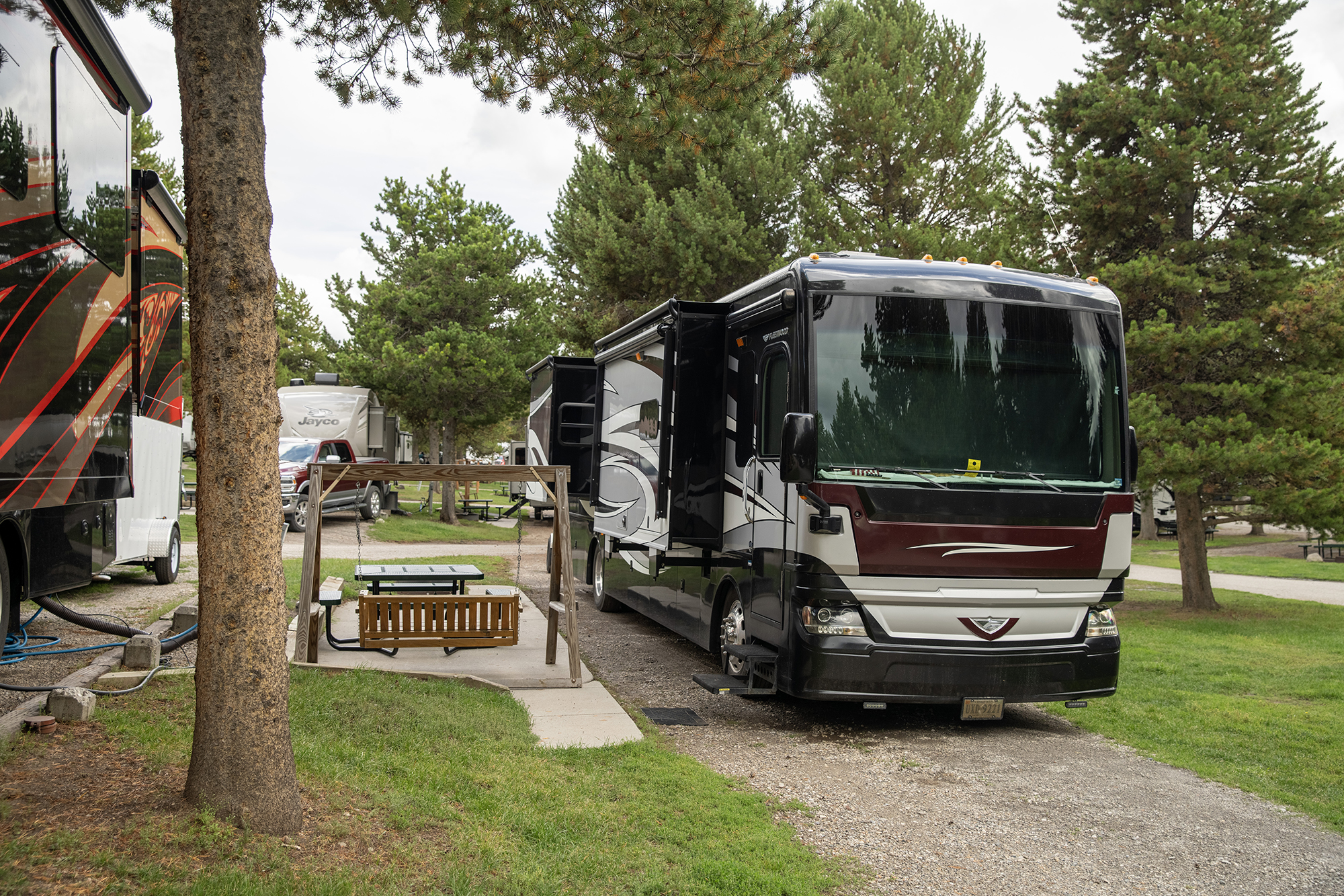 RV 591 - Pull-Thru 50/30 AMPS FHU Patio (OLD - RV 175, Deluxe Site)